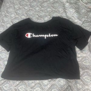 Cropped champion t shirt